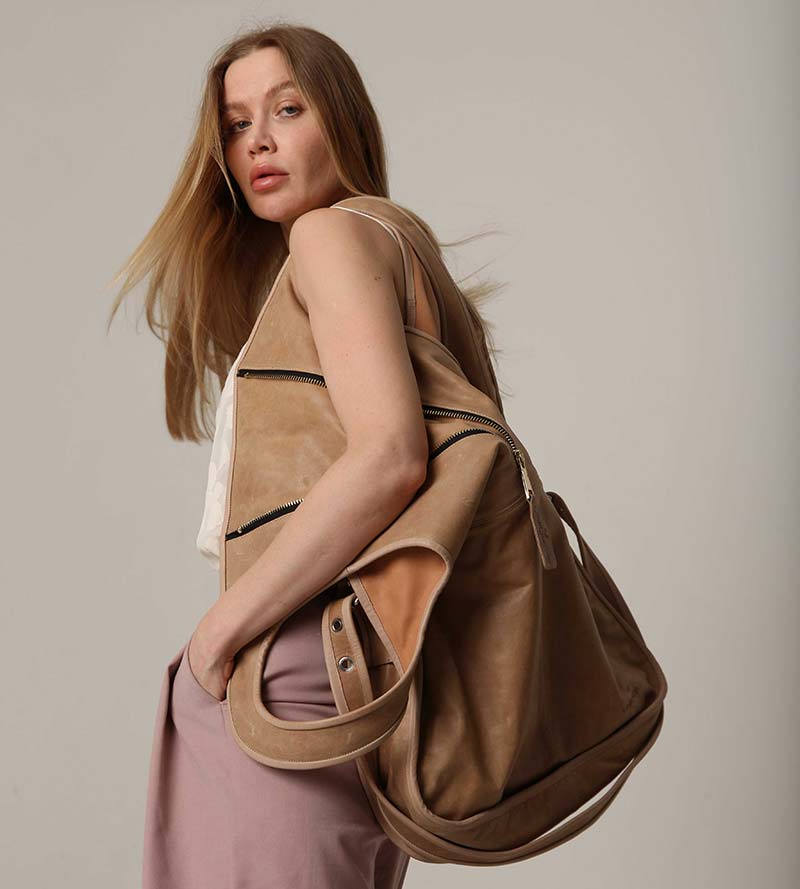 Leather Shoulder Bags With Ergonomic Designs
